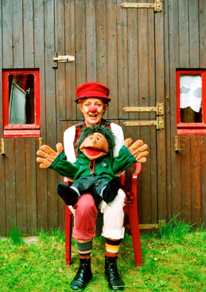 Tinta_und_ihr_kleiner_Freund_Holle